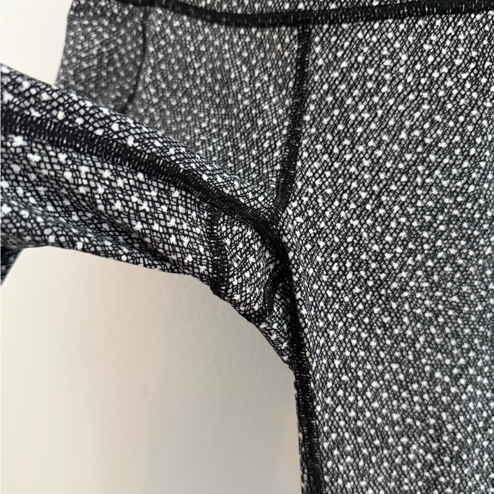 Lululemon Fast and Free in frozen frizz white black Size 4 7/8 legging Nulux EUC - Picture 13 of 17